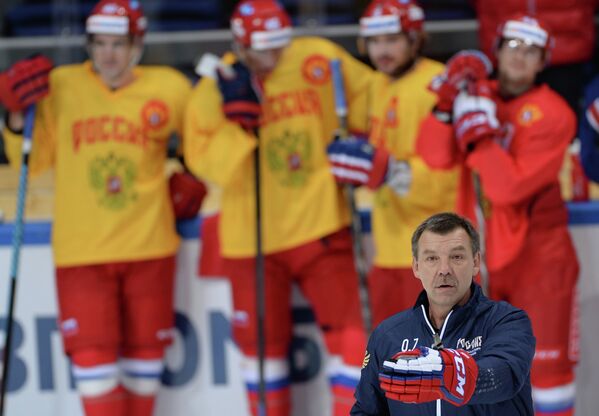 Главный тренер сборной России Олег Знарок Главный тренер сборной России Олег Знарок
