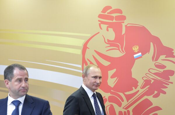 Владимир Путин (справа) и Михаил Бабич Владимир Путин (справа) и Михаил Бабич